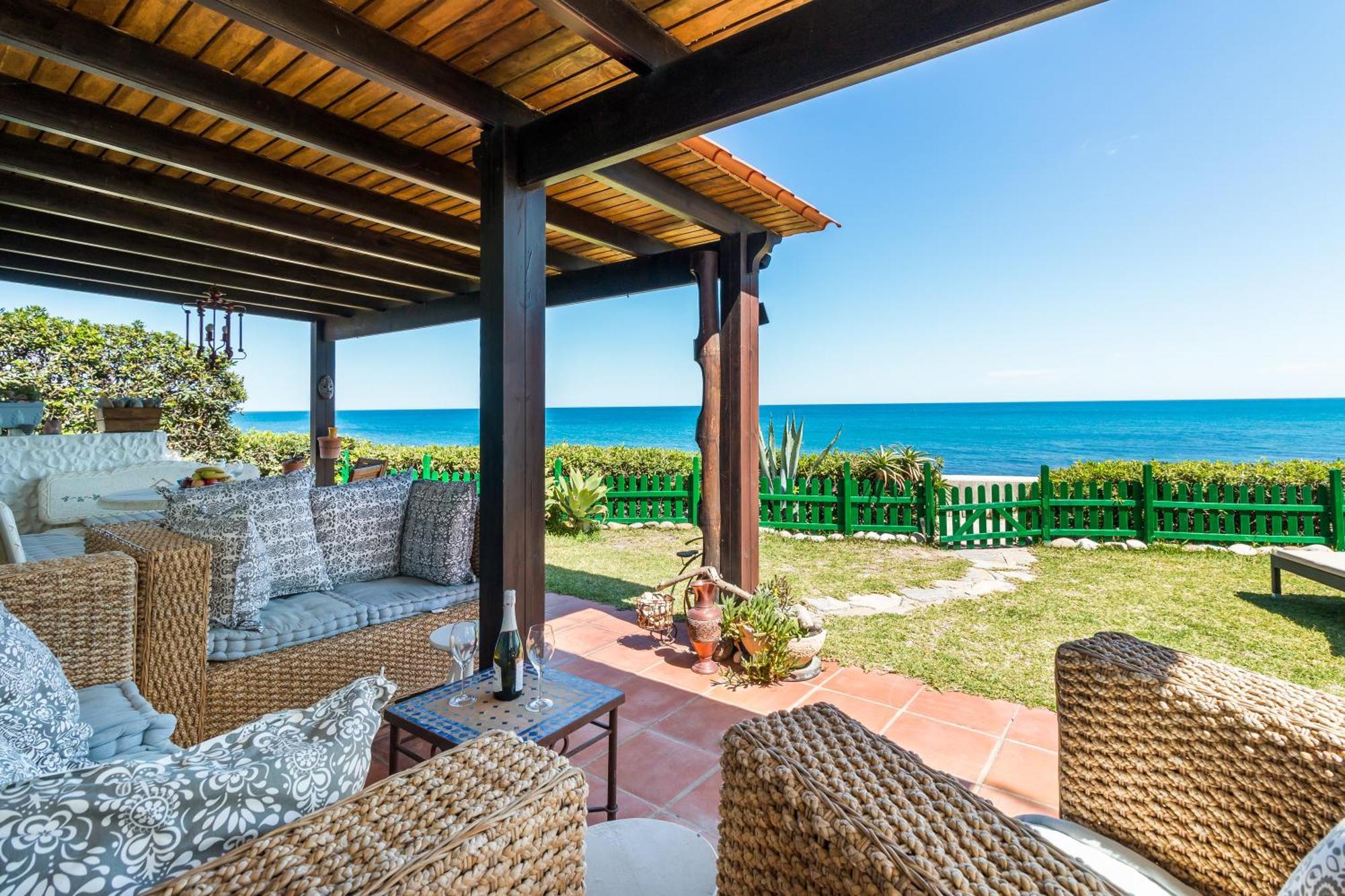 Beach Villa Dorada Естепона Екстериор снимка