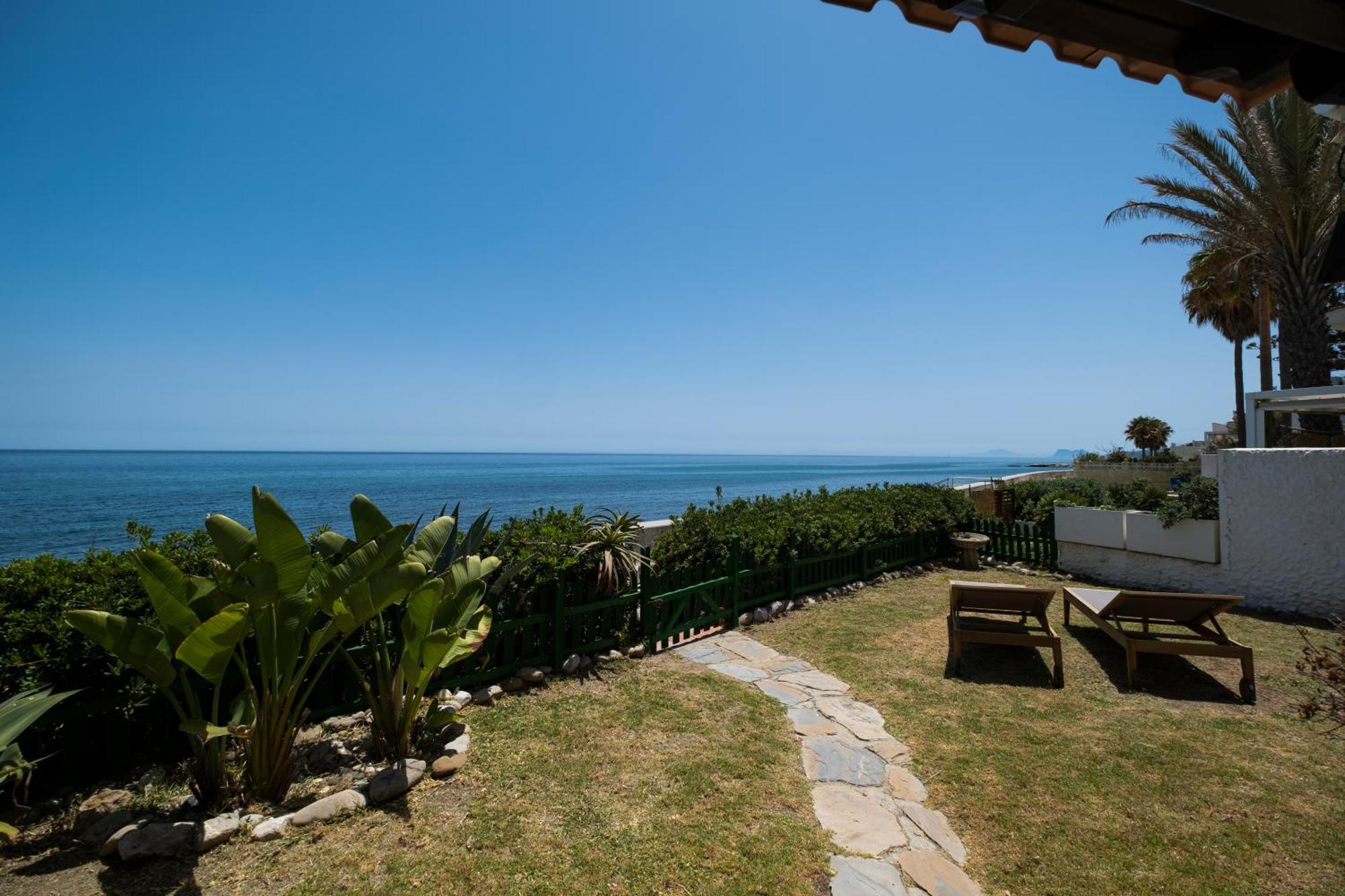 Beach Villa Dorada Естепона Екстериор снимка